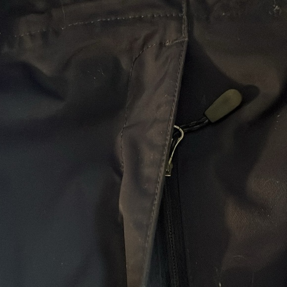 L.L. Bean Men's Primaloft Navy jacket. Size XL. Very Good Condition and Warm. - Picture 7 of 16